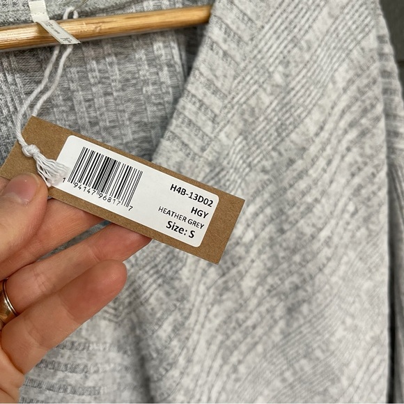 hello nite Heather Gray Knit Sweater Top NWT - Picture 9 of 11